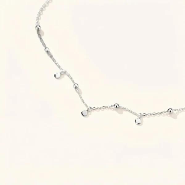 Delikatny choker z wiszącymi krążkami
