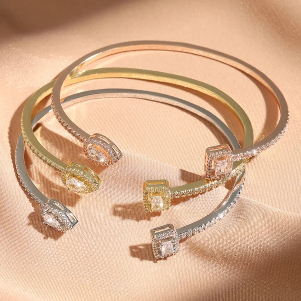 Bransoleta open cuff z asymetrycznymi kamieniami