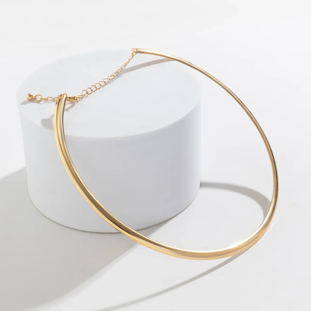 Obły choker z półokrągłym profilem