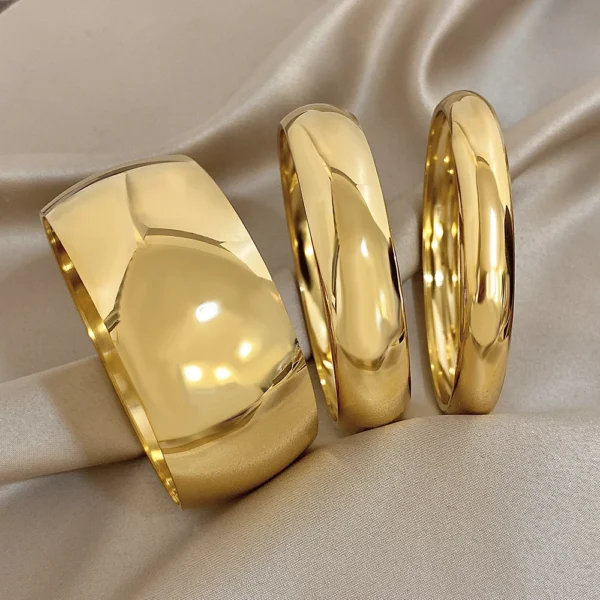 Sztywna bransoleta bangle o lustrzanym połysku
