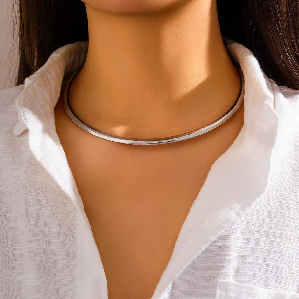 Obły choker z półokrągłym profilem