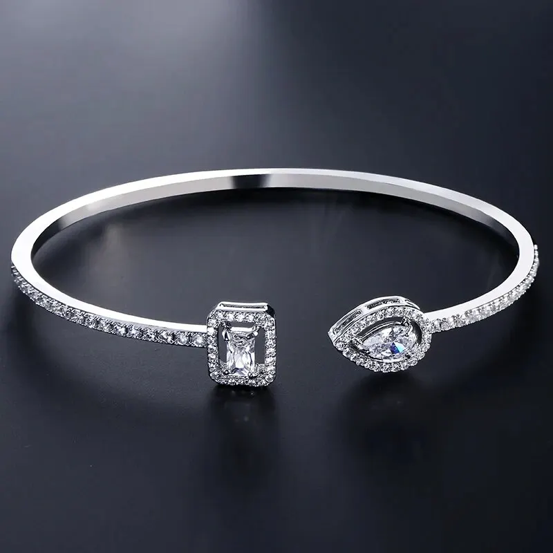 Bransoleta open cuff z asymetrycznymi kamieniami