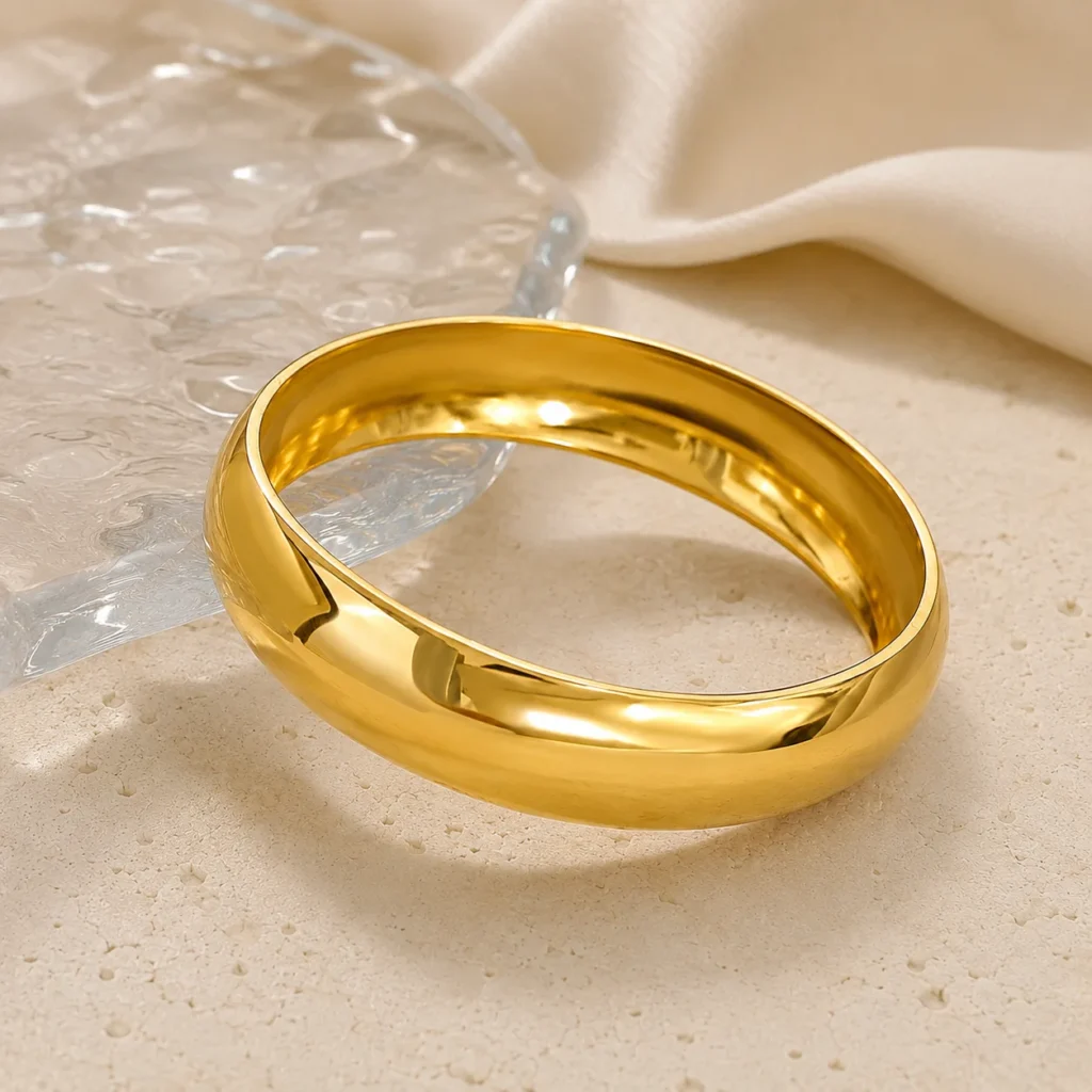 Sztywna bransoleta bangle o lustrzanym połysku