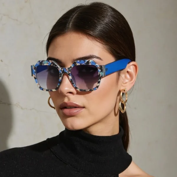 Geometryczne damskie okulary z masywną oprawką